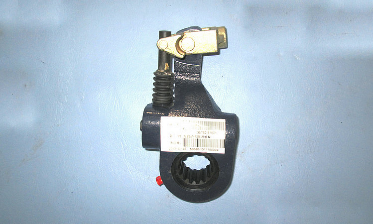 Левый автоматический рычаг регулировки зазора-1