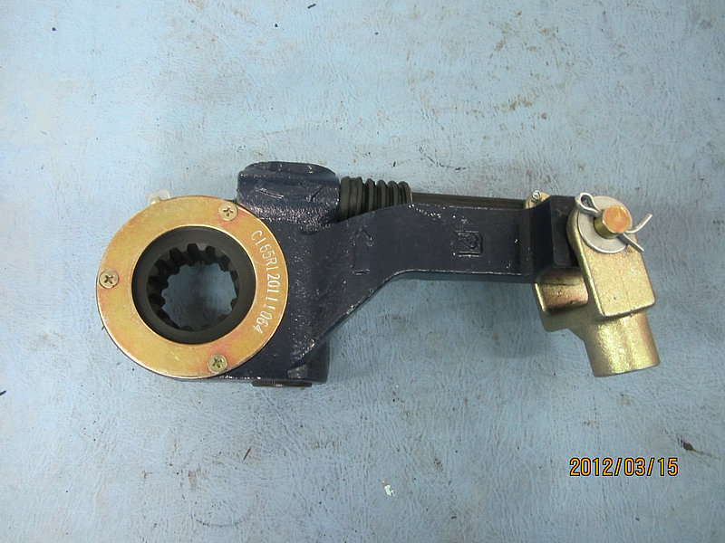 Спереди справа от саморегулирующегося плеча-1