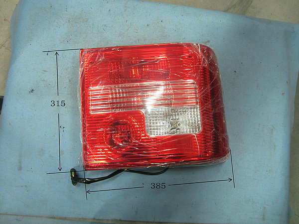 правый задний комбинированный огонь (12V)-1