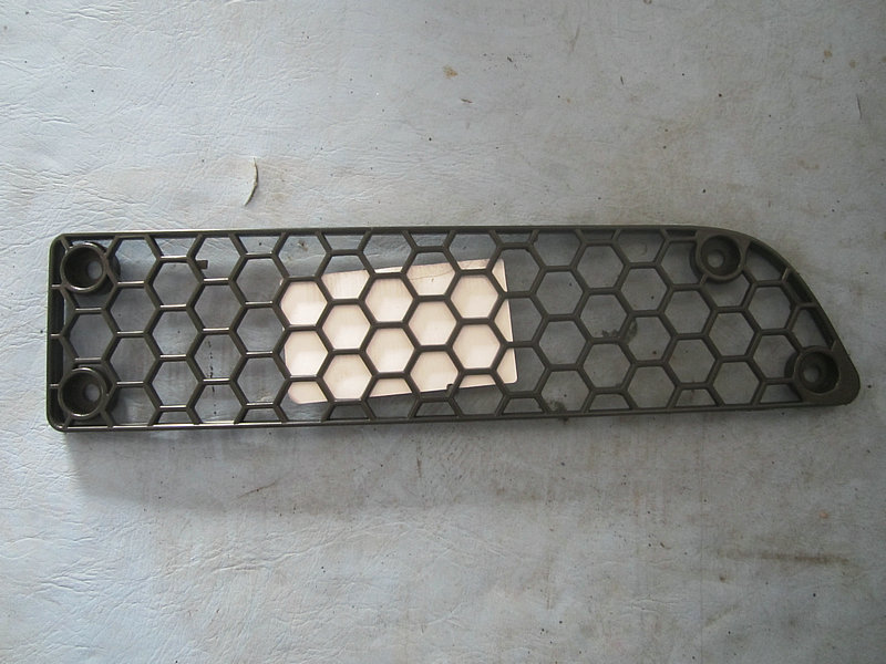 Front bumper grille (right)