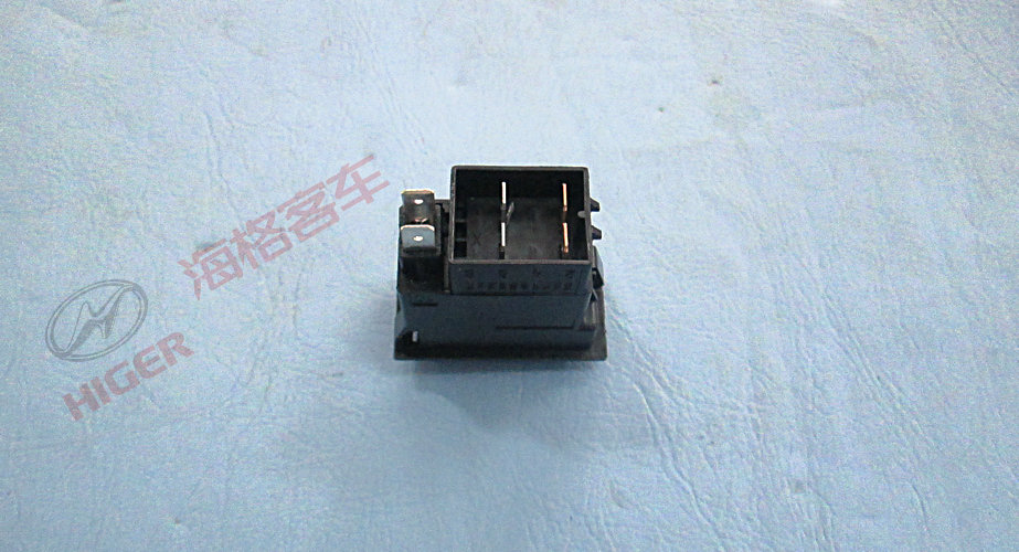 Interrupteur (lumière supérieure)-1