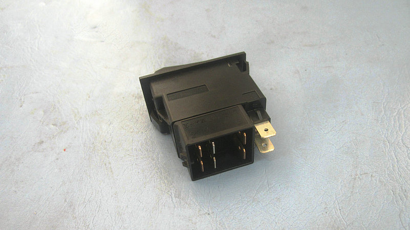 Ракерный переключатель (передняя дверь для пассажиров)-1