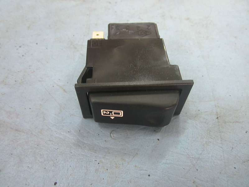 Роклерный переключатель (дверь заднего пассажира)-1