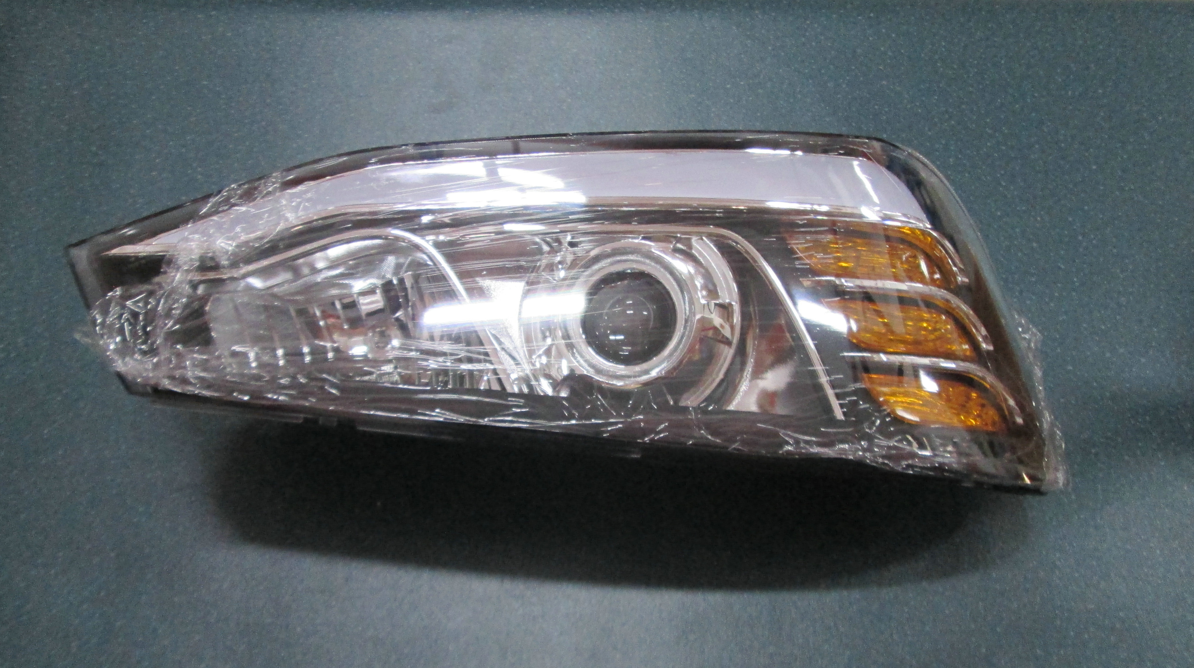 Right front combination light (electrical control)