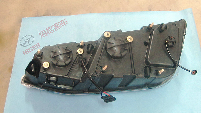 Right front combination light-1