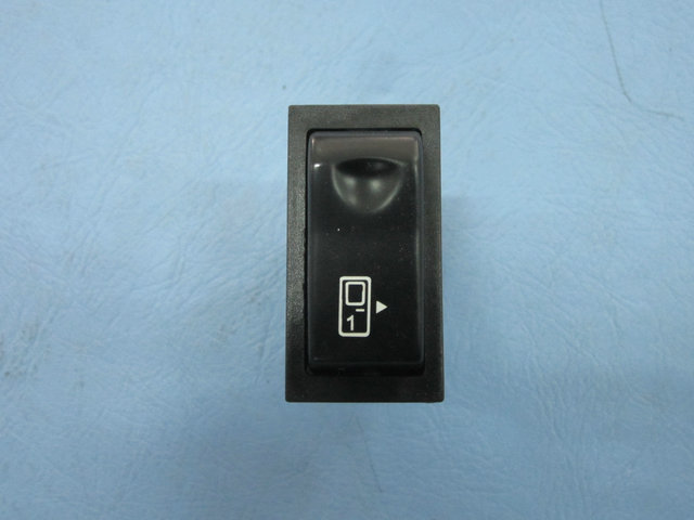 Interrupteur de la porte avant du passager