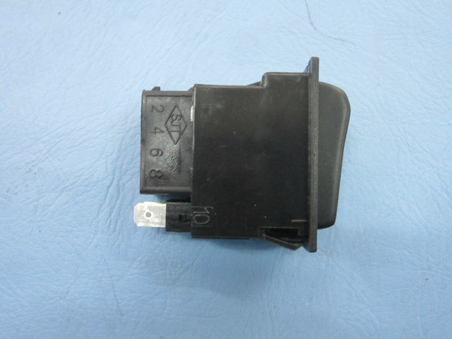 Выключатель двери переднего пассажира-1