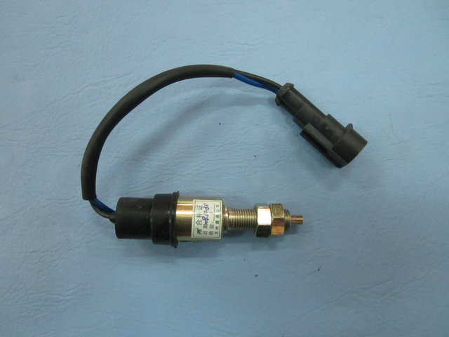 Interrupteur ( pédale d'embrayage)