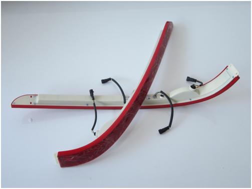 Feux d'attelage arrière droit (affichage/freinage élevé)