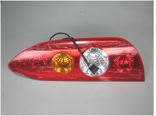 Feu de combinaison arrière droit