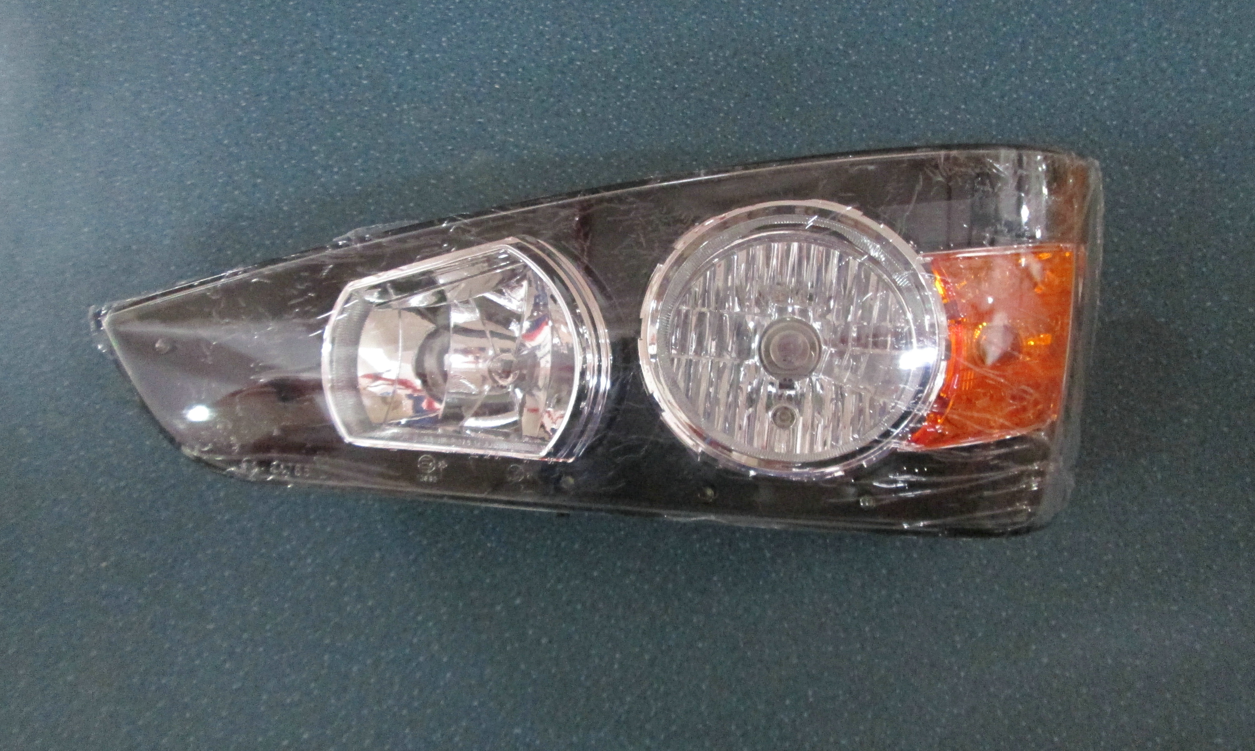 Передний комбинированный огонь (левая сторона, регулируемый)