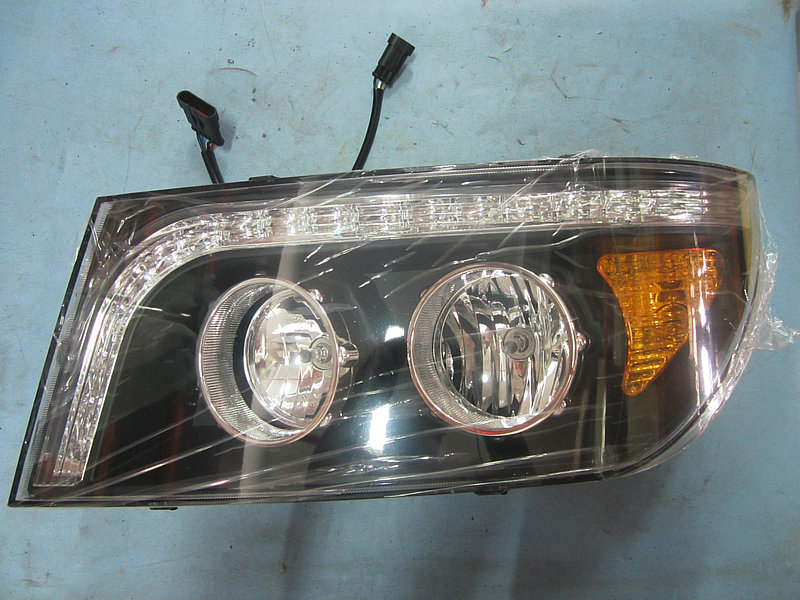 Right front combination light