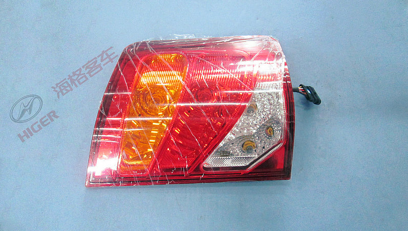 Feu de combinaison arrière droit-1