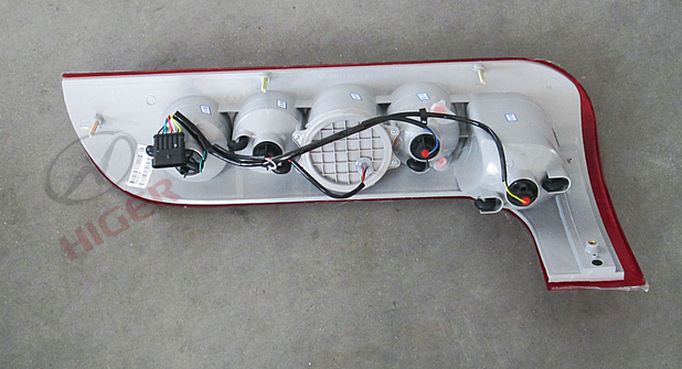 Left rear combination light (tail)