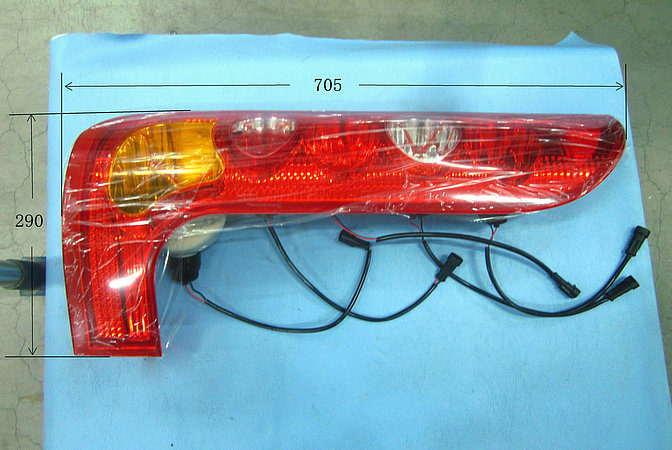 Левый задний комбинированный огонь (хвост)