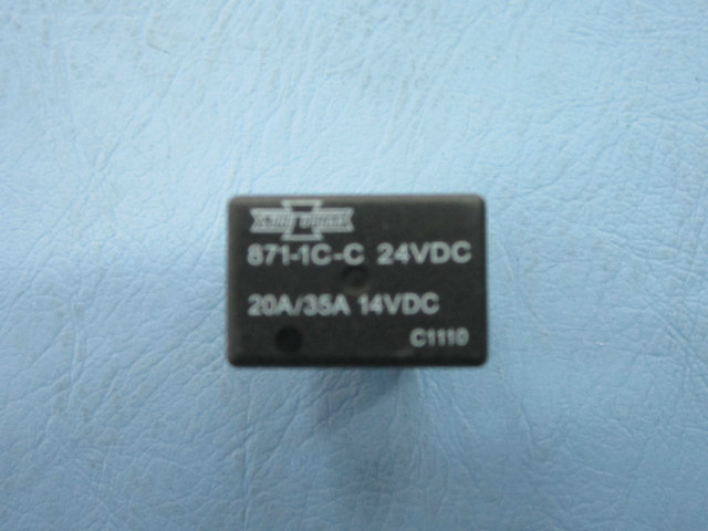 Relais (ensemble de commande électrique avant)