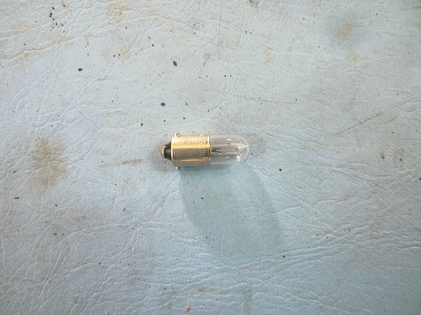 Ampoule d'éclairage supérieure moulée avant