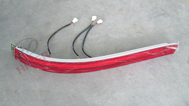 Feux d'attelage arrière droit (supérieurs)-1