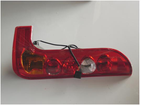 Feu de combinaison arrière droit