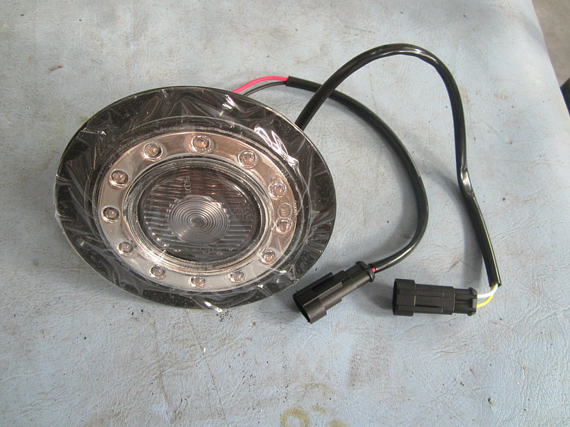 Feux combinés arrière (contour, direction)