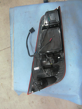 Левый задний комбинатор фонарей-1