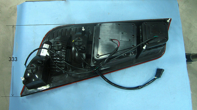 Feu de combinaison arrière droit-1