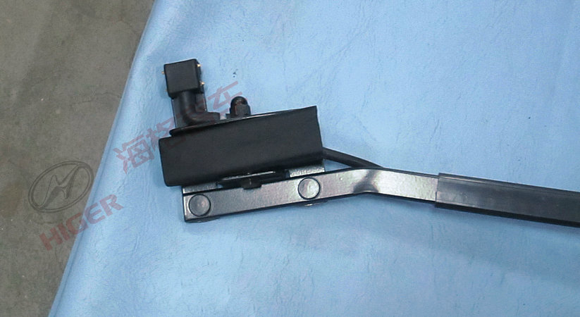 Wiper arm (left)-1