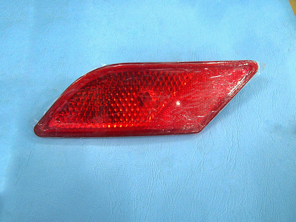 Reply the reflector (left)-1