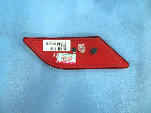 Reply the reflector (left)