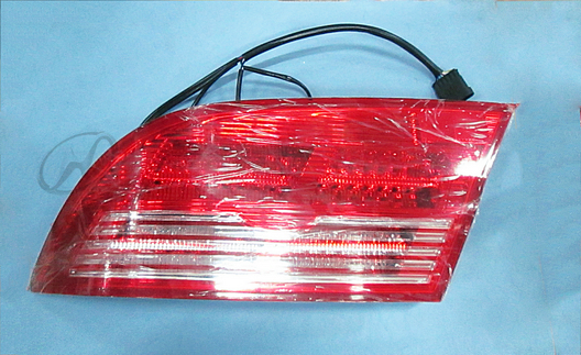 Rear combination light (right)