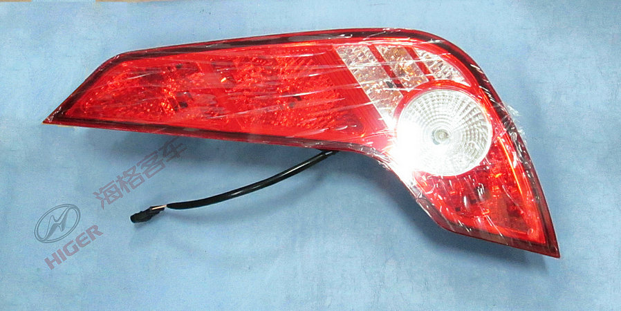 Feu de combinaison arrière droit