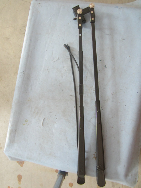 Wiper arm (right)
