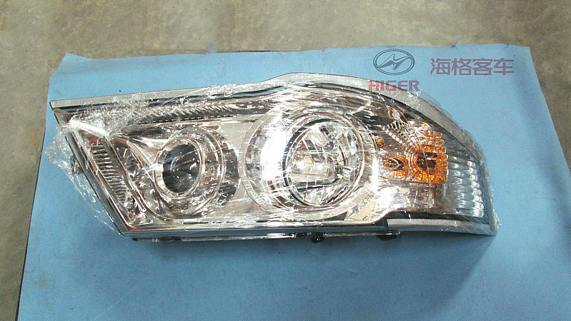 Combination light (right front)