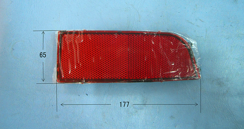 Reply the reflector (left)