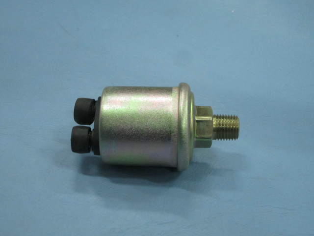 Oil pressure sensing plug