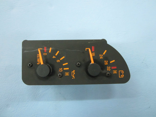 Groupe d'instruments (tension et pression d'huile)