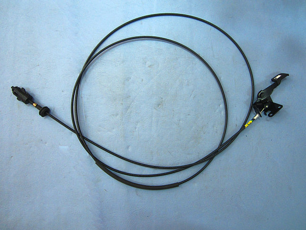 Cargo compartment fuel tank door zipper assembly