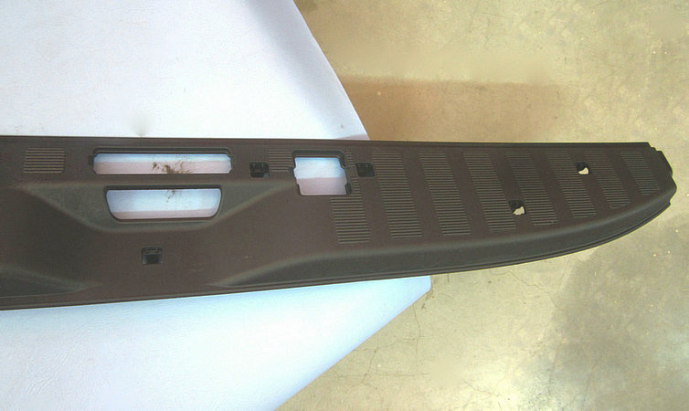 Montage des marches (ouverture de la porte arrière)