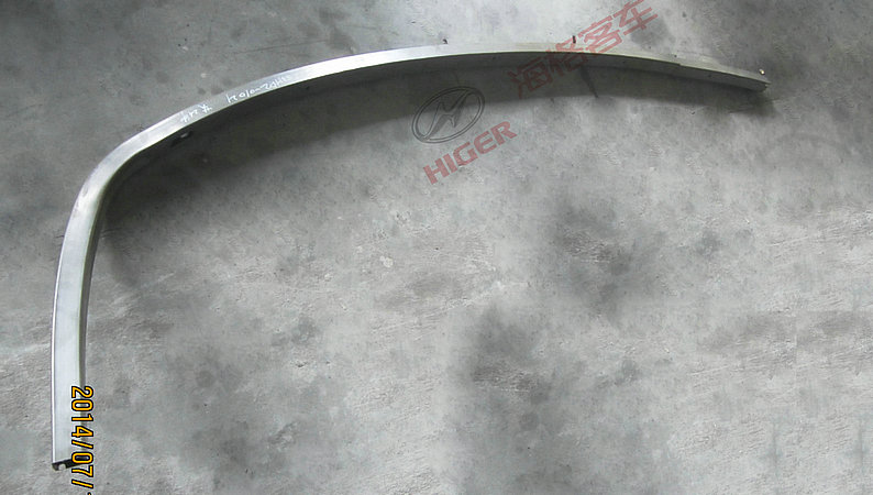 Front column on the right side of the front skeleton