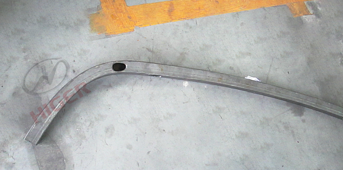 Полюс перед окном водителя-1