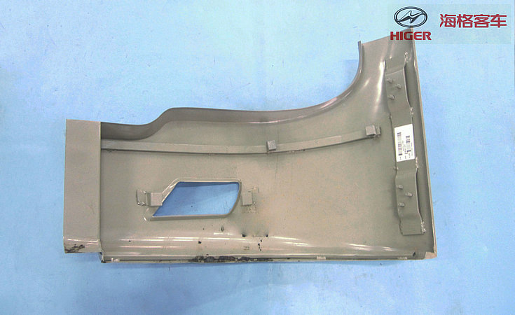 Pare-chocs avant (à droite)