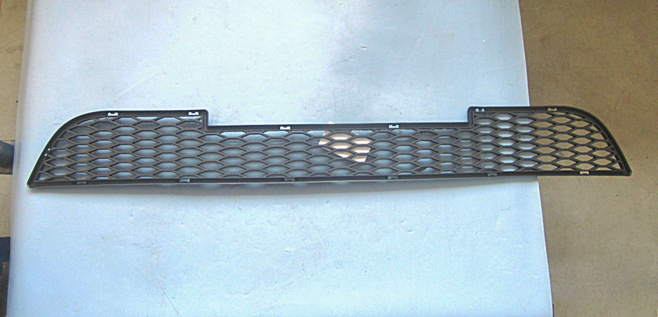 Front guard central air intake grille