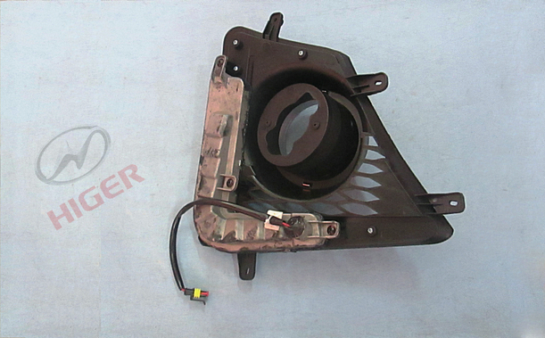 Front bumper (right fog lamp grille assembly)