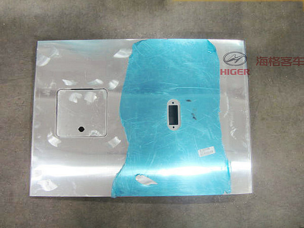 Porte du réservoir de carburant (à droite)