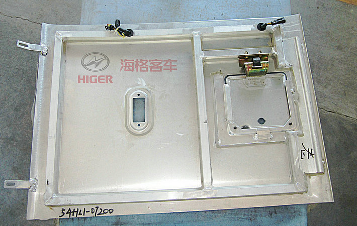 Fuel tank door (right)
