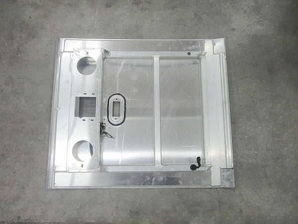 Rear wheel rear hatch (right)