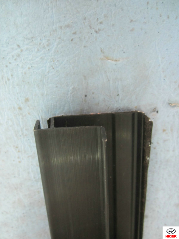 Aluminum profile (6 airbags under the luggage compartment)