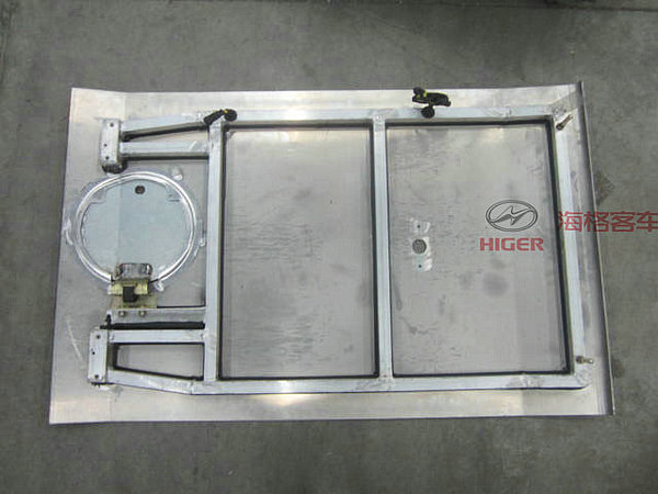 Fuel tank door (right)