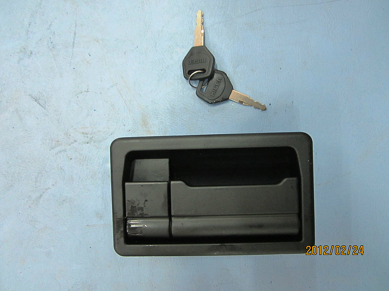 Door lock assembly (baggage compartment)