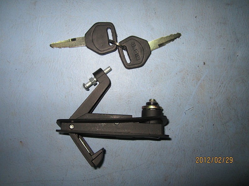 Serrure de porte de l'entrepôt latéral (à gauche)-1